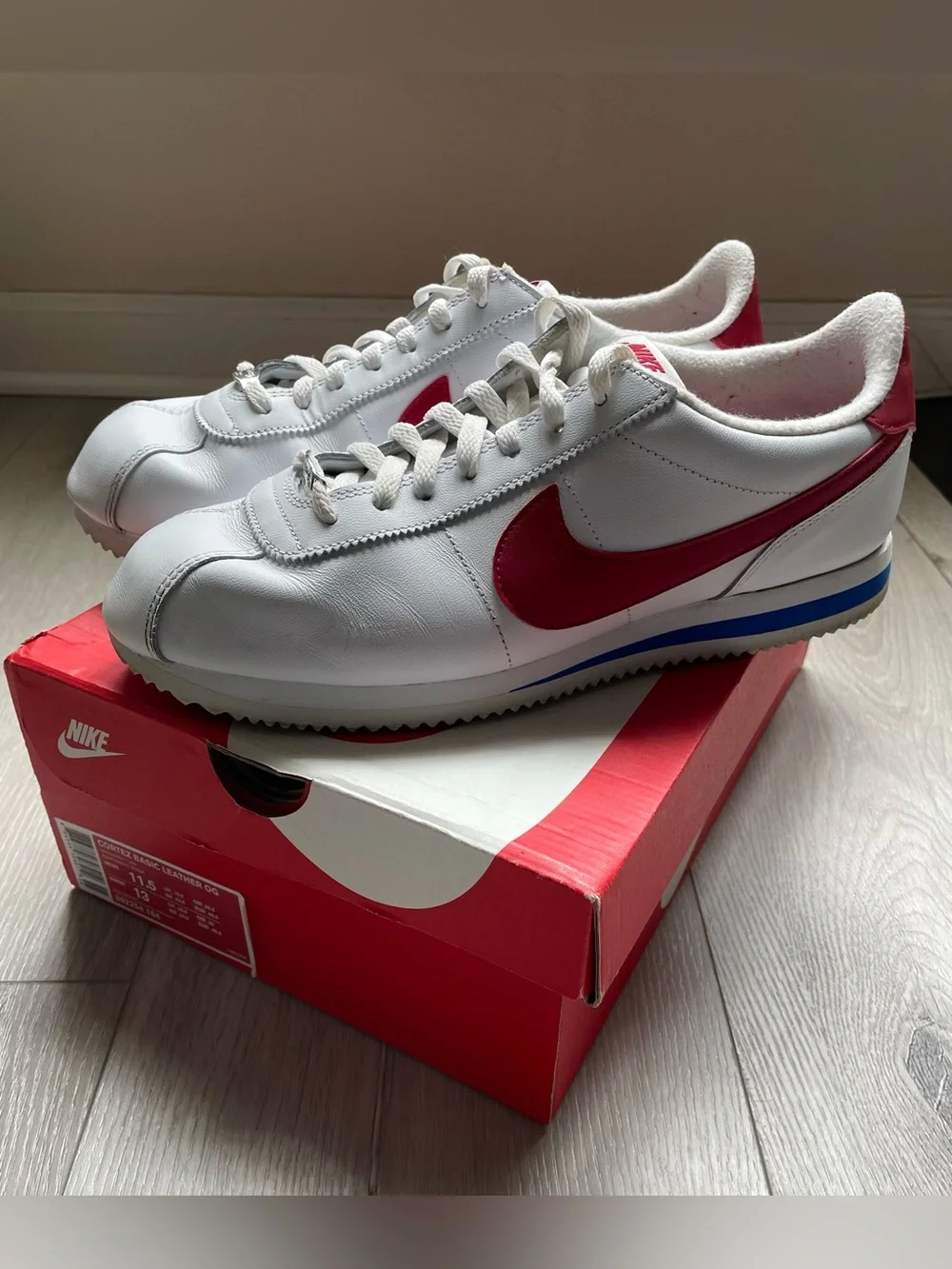 OG Forrest Gump Nike Men’s White Sneakers with Red Swoosh and Blue Stripe - Picture 3 of 5